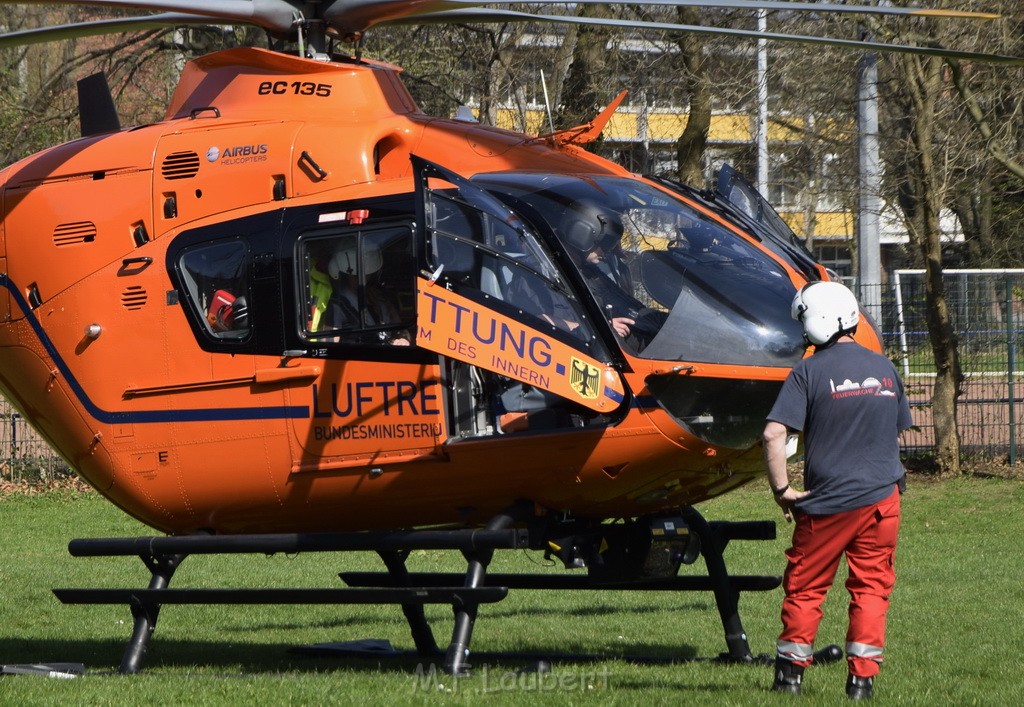 Einsatz Christoph 3 Koeln Vingst Oranienstr Landung Passauerstr P09.JPG - Miklos Laubert